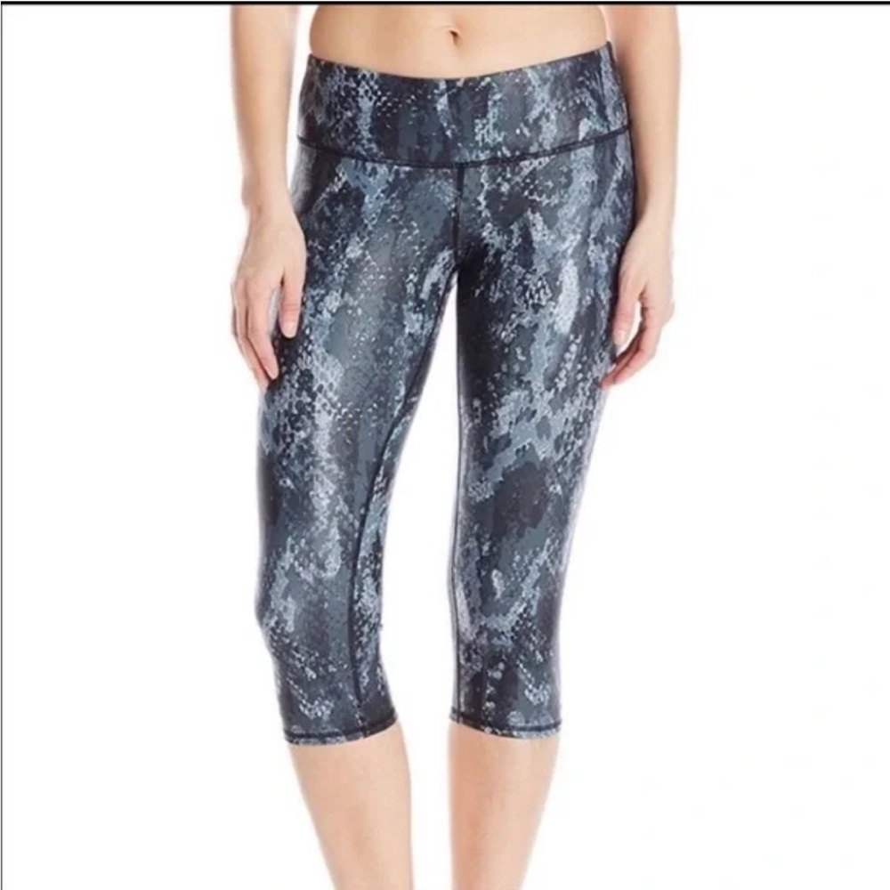 ALO Yoga airbrush snake print crop pants capris women size M?